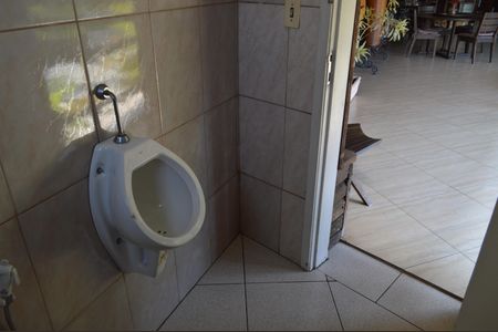 Casa à venda com 630m², 5 quartos e 6 vagasBanheiro do Quiosque bar