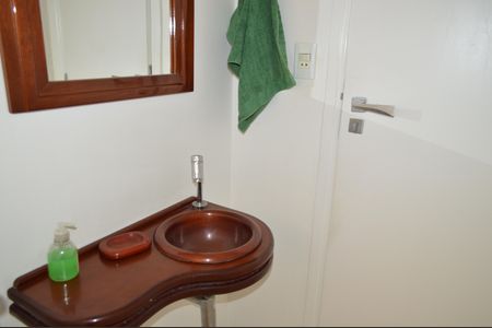 Casa à venda com 630m², 5 quartos e 6 vagasLavabo