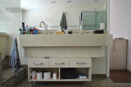 Casa à venda com 630m², 5 quartos e 6 vagasBanheiro da Suíte 3