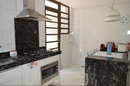 Casa à venda com 630m², 5 quartos e 6 vagasCozinha
