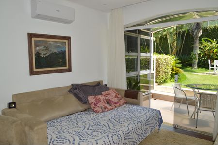 Casa à venda com 630m², 5 quartos e 6 vagasSala de TV