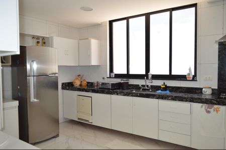 Casa à venda com 630m², 5 quartos e 6 vagasCozinha