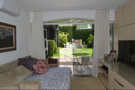 Casa à venda com 630m², 5 quartos e 6 vagasSala Tv