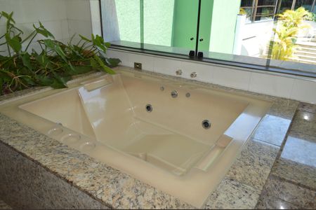 Casa à venda com 630m², 5 quartos e 6 vagasBanheiro da Suíte 3