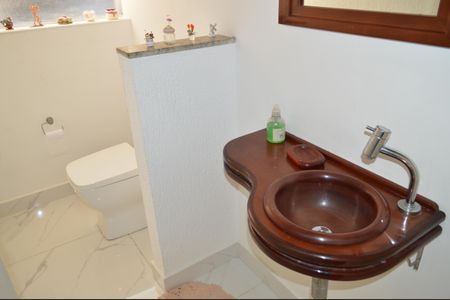 Casa à venda com 630m², 5 quartos e 6 vagasLavabo