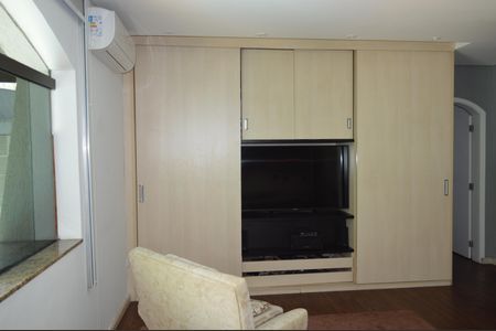 Casa à venda com 630m², 5 quartos e 6 vagasSuíte 4