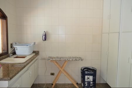 Casa à venda com 630m², 5 quartos e 6 vagasÁrea de Serviço