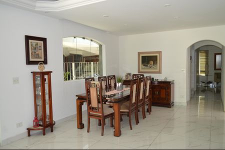 Casa à venda com 630m², 5 quartos e 6 vagasSala de Estar