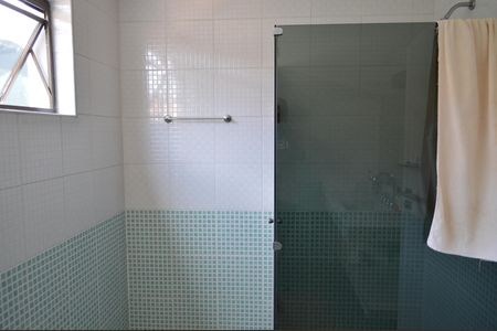 Casa à venda com 630m², 5 quartos e 6 vagasBanheiro da Suíte 1