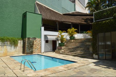 Casa à venda com 630m², 5 quartos e 6 vagasPiscina