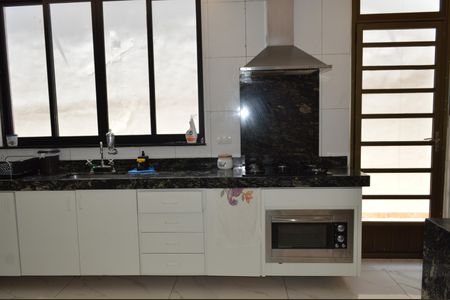 Casa à venda com 630m², 5 quartos e 6 vagasCozinha