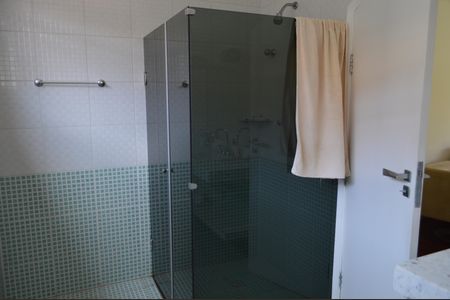 Casa à venda com 630m², 5 quartos e 6 vagasBanheiro da Suíte 1