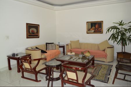 Casa à venda com 630m², 5 quartos e 6 vagasSala de Estar