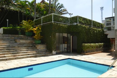 Casa à venda com 630m², 5 quartos e 6 vagasPiscina