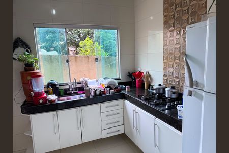 Casa à venda com 80m², 2 quartos e 2 vagas Casa à venda com 80m², 2 quartos e 2 vagasCozinha