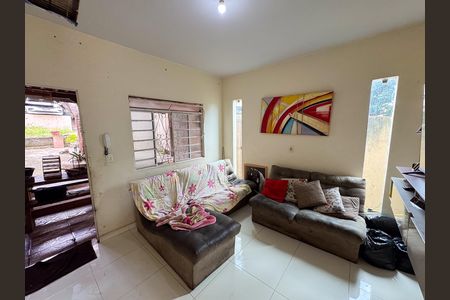 Casa à venda com 80m², 2 quartos e 2 vagas Casa à venda com 80m², 2 quartos e 2 vagasSala