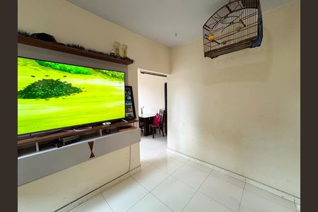 Casa à venda com 80m², 2 quartos e 2 vagas Casa à venda com 80m², 2 quartos e 2 vagasSala