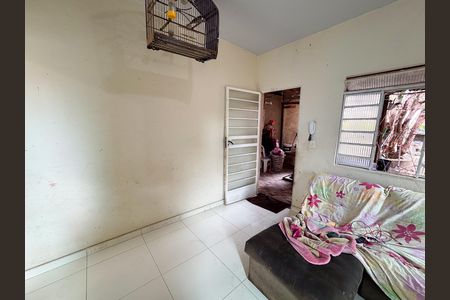 Casa à venda com 80m², 2 quartos e 2 vagas Casa à venda com 80m², 2 quartos e 2 vagasSala