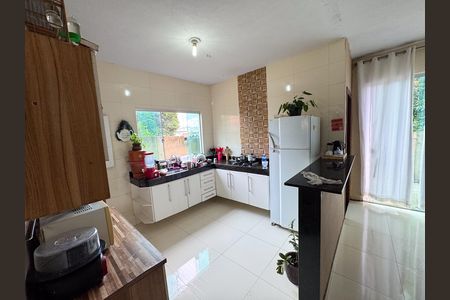 Casa à venda com 80m², 2 quartos e 2 vagas Casa à venda com 80m², 2 quartos e 2 vagasCozinha