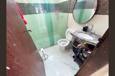 Casa à venda com 80m², 2 quartos e 2 vagas Casa à venda com 80m², 2 quartos e 2 vagasBanheiro Social