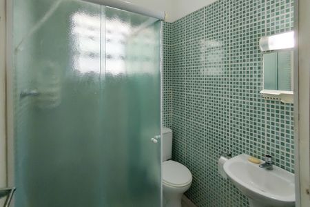 Casa de condomínio para alugar com 85m², 2 quartos e 2 vagasBanheiro da Suíte