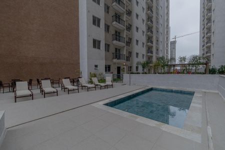Apartamento à venda com 35m², 2 quartos e sem vagaÁrea Comum - Piscina