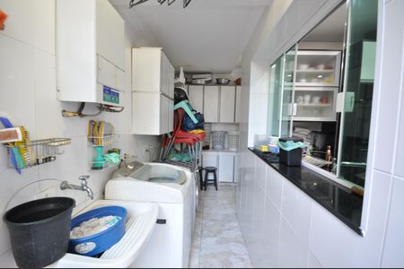 Casa à venda com 280m², 3 quartos e 1 vagaÁrea de serviço