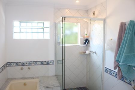 Casa à venda com 382m², 4 quartos e 6 vagasBanheiro da Suíte 1