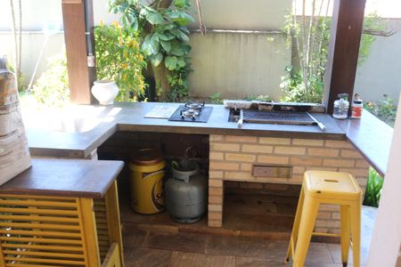 Casa à venda com 382m², 4 quartos e 6 vagasChurrasqueira