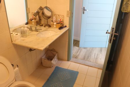 Casa à venda com 382m², 4 quartos e 6 vagasBanheiro 1