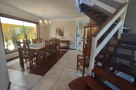 Casa à venda com 382m², 4 quartos e 6 vagasSala