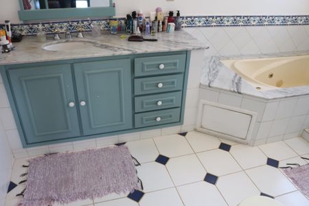 Casa à venda com 382m², 4 quartos e 6 vagasBanheiro da Suíte 1