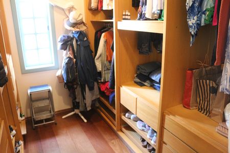 Casa à venda com 382m², 4 quartos e 6 vagasCloset da suíte 1