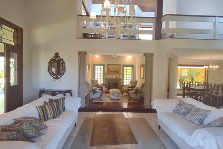 Casa à venda com 382m², 4 quartos e 6 vagasSala