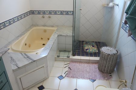 Casa à venda com 382m², 4 quartos e 6 vagasBanheiro da Suíte 1