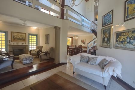 Casa à venda com 382m², 4 quartos e 6 vagasSala