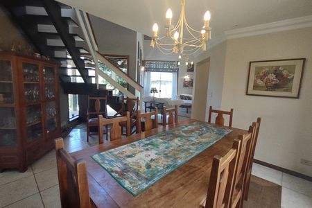 Casa à venda com 382m², 4 quartos e 6 vagasSala