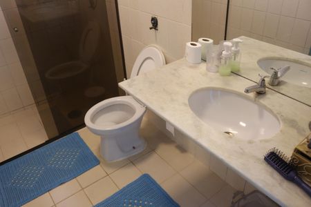 Casa à venda com 382m², 4 quartos e 6 vagasBanheiro 1