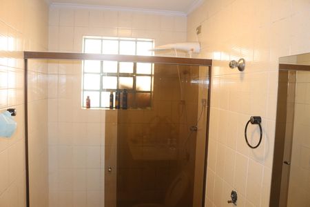 Casa à venda com 382m², 4 quartos e 6 vagasBanheiro 1