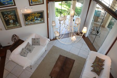 Casa à venda com 382m², 4 quartos e 6 vagasSala