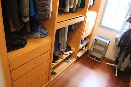 Casa à venda com 382m², 4 quartos e 6 vagasCloset da suíte 1