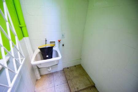 Casa de condomínio à venda com 79m², 2 quartos e 1 vagaÁrea de Serviço