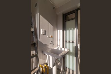 Apartamento à venda com 74m², 2 quartos e 1 vagaÁrea de Serviço