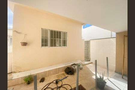 Casa para alugar com 80m², 2 quartos e sem vagaFachada