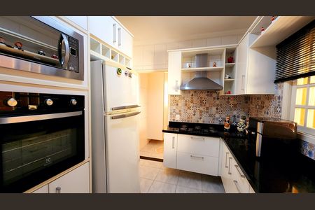 Casa para alugar com 224m², 3 quartos e 3 vagas Casa para alugar com 224m², 3 quartos e 3 vagasCozinha