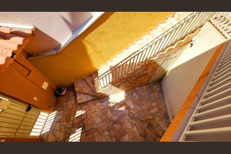 Casa para alugar com 224m², 3 quartos e 3 vagas Casa para alugar com 224m², 3 quartos e 3 vagasEscada