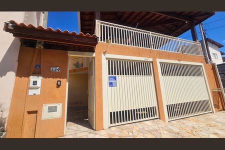 Casa para alugar com 224m², 3 quartos e 3 vagas Casa para alugar com 224m², 3 quartos e 3 vagasFachada