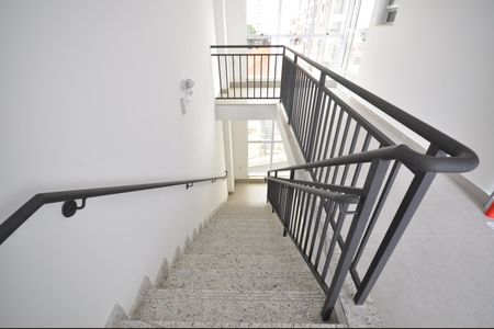 Apartamento para alugar com 44m², 2 quartos e sem vagaEscada de acesso