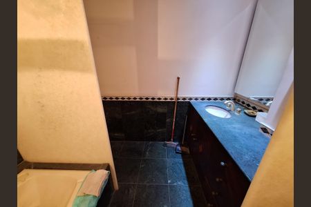 Apartamento para alugar com 300m², 3 quartos e 1 vagaBanheiro da suíte 