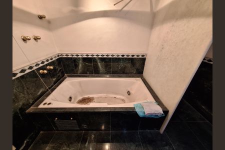 Apartamento para alugar com 300m², 3 quartos e 1 vagaBanheiro da suíte 